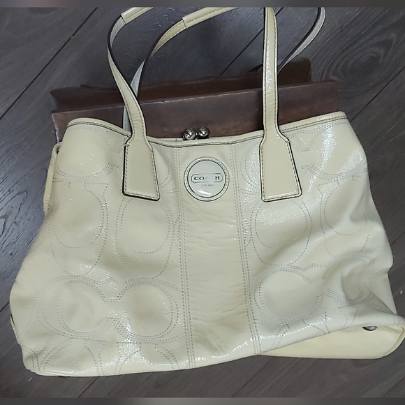 Coach patent leather carry-all - Picture 2 of 14